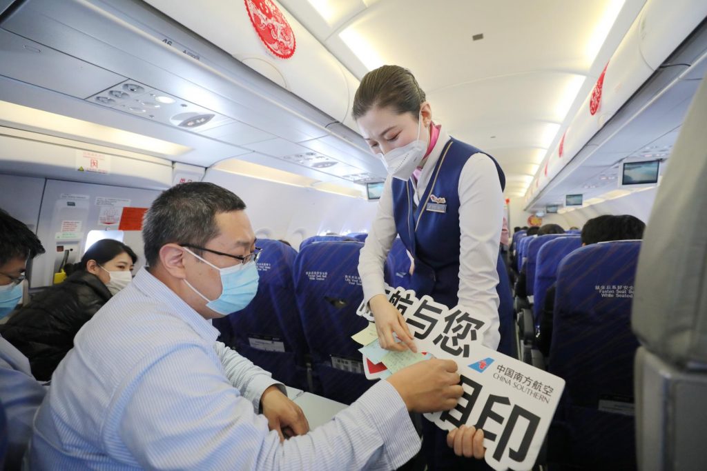 书祝福、寄心愿 万米高空迎接新年