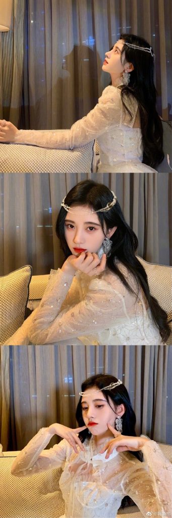 鞠婧祎晒美照 校服造型cos《情书》雪地照