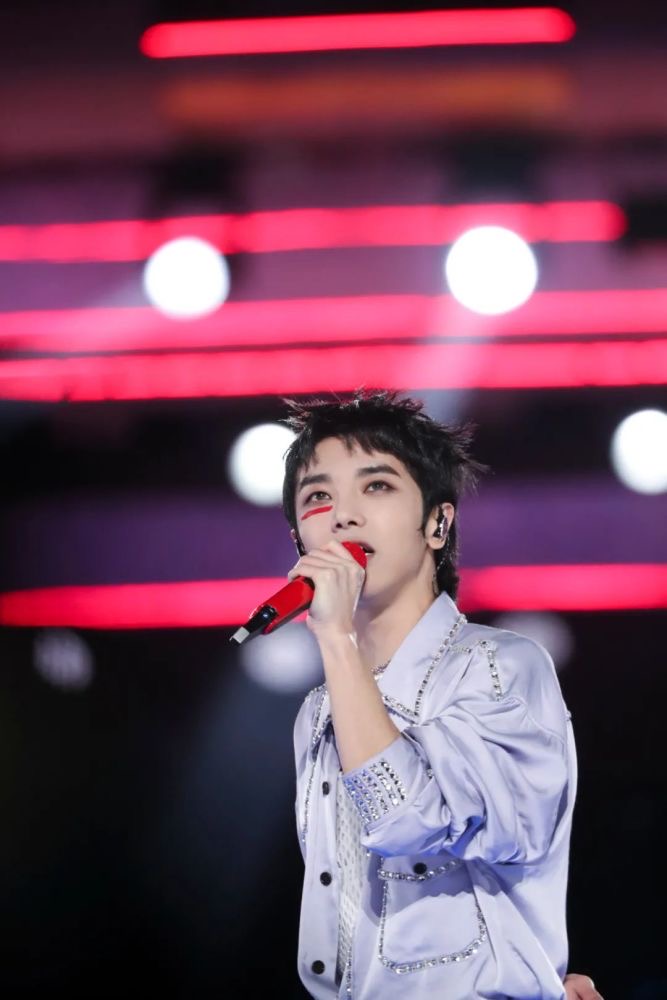 “青春同心,乘风破浪” 湖南卫视跨年演唱会圆满落幕