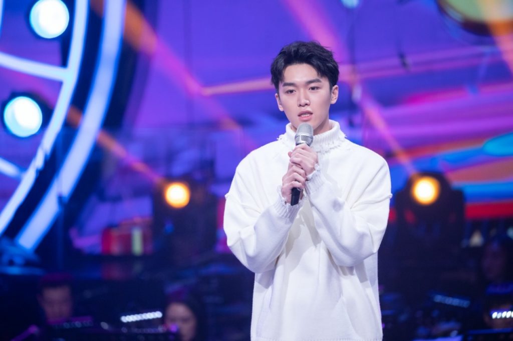《嗨唱转起来2》收官盛典派送中 李鑫一孙楠联手飙高音 “小李健”形神兼备引关注