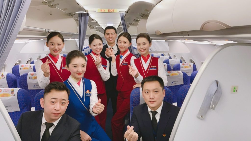 书祝福、寄心愿　万米高空迎接新年