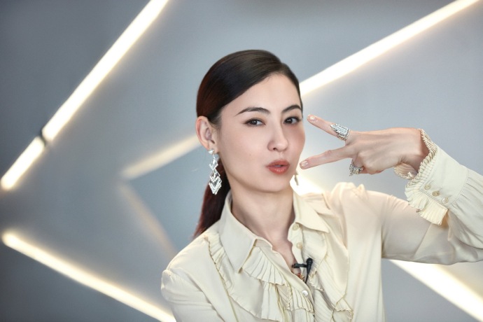 张柏芝西装写真曝光 又甜又飒状态佳