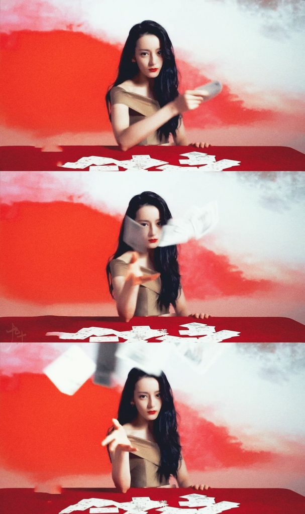 迪丽热巴光影扑克大片释出 撩发咬唇超撩人