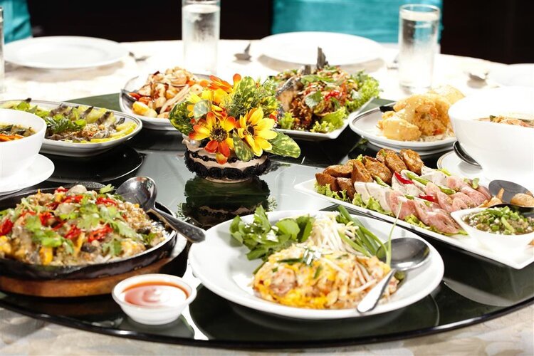 一人食小份制年夜饭需求增加，年夜饭怎样吃才健康？