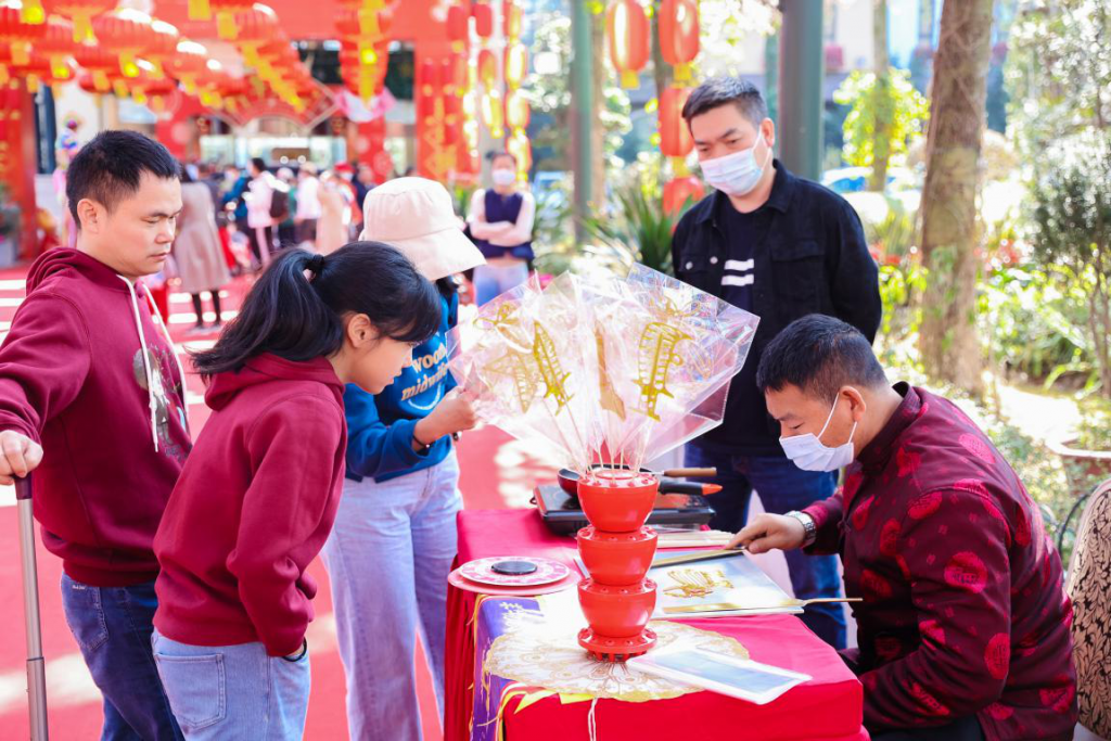 浓情蜜意度元宵,东部华侨城5折200元大侠谷情侣套票等你来打卡“元宵团圆乐”!