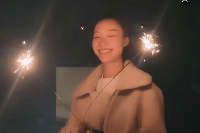 美就能为所欲为？倪妮贴反眉贴 粉丝：她还画反过