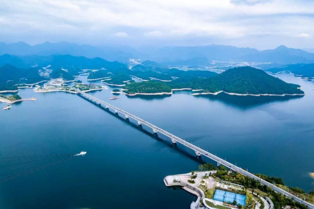 粤港澳大湾区联动海南自贸港升温 湛江有望成两地合作“二传手”