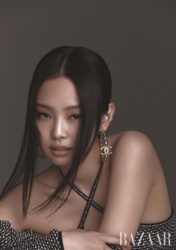 JENNIE复古大片曝光 波浪卷发时髦优雅