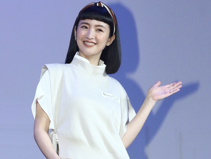 林依晨留复古齐刘海清纯可爱 美腿抢镜