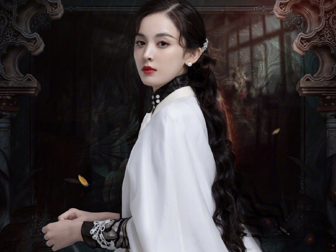 娜扎晒旗袍造型 身姿婀娜气质端庄太有韵味
