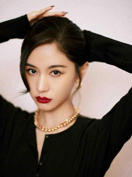 王子文晒粉丝手写信 好奇提问“为什么叫我小丸”