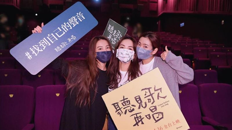 SHE合体！Ella电影上映 Selina与Hebe支持