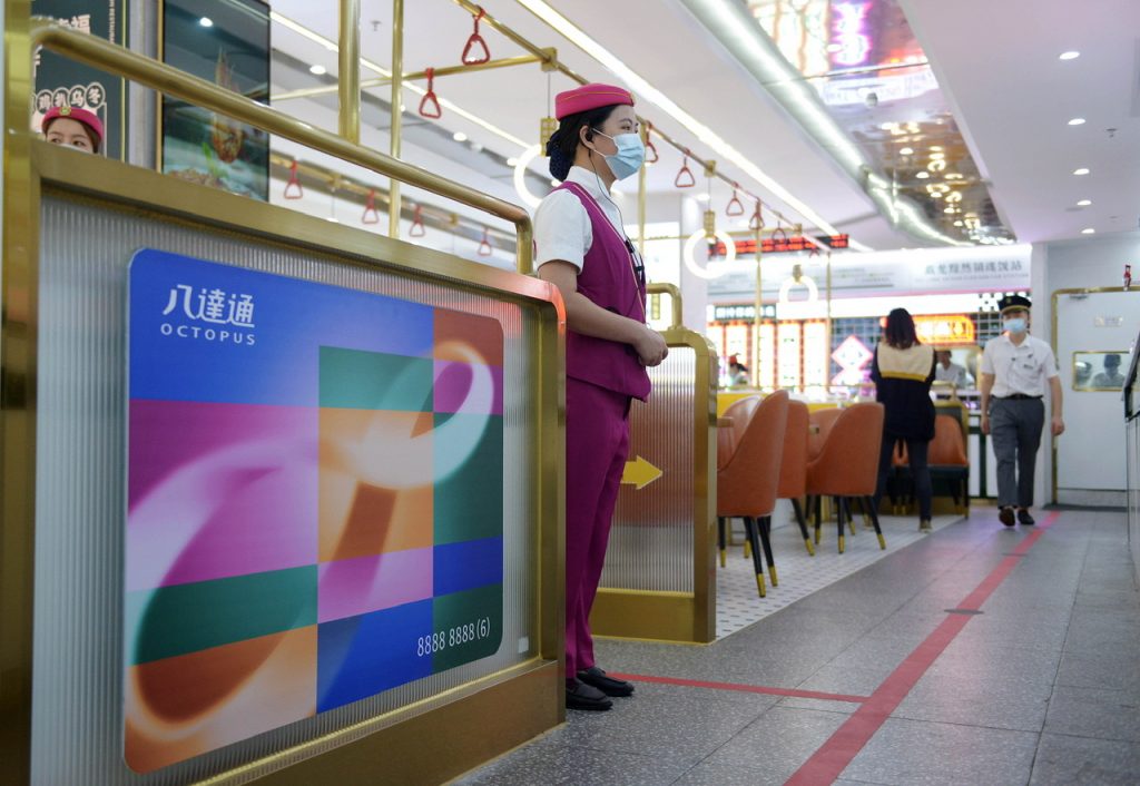 《食神》原型戴龙在深圳首创品牌 “下一站·幸福”茶餐厅罗湖田贝开业