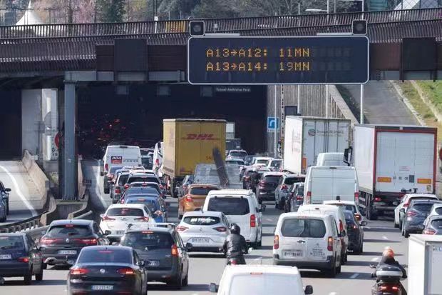 为了卖更多电动车，汽车厂商呼吁欧盟对燃油车加税