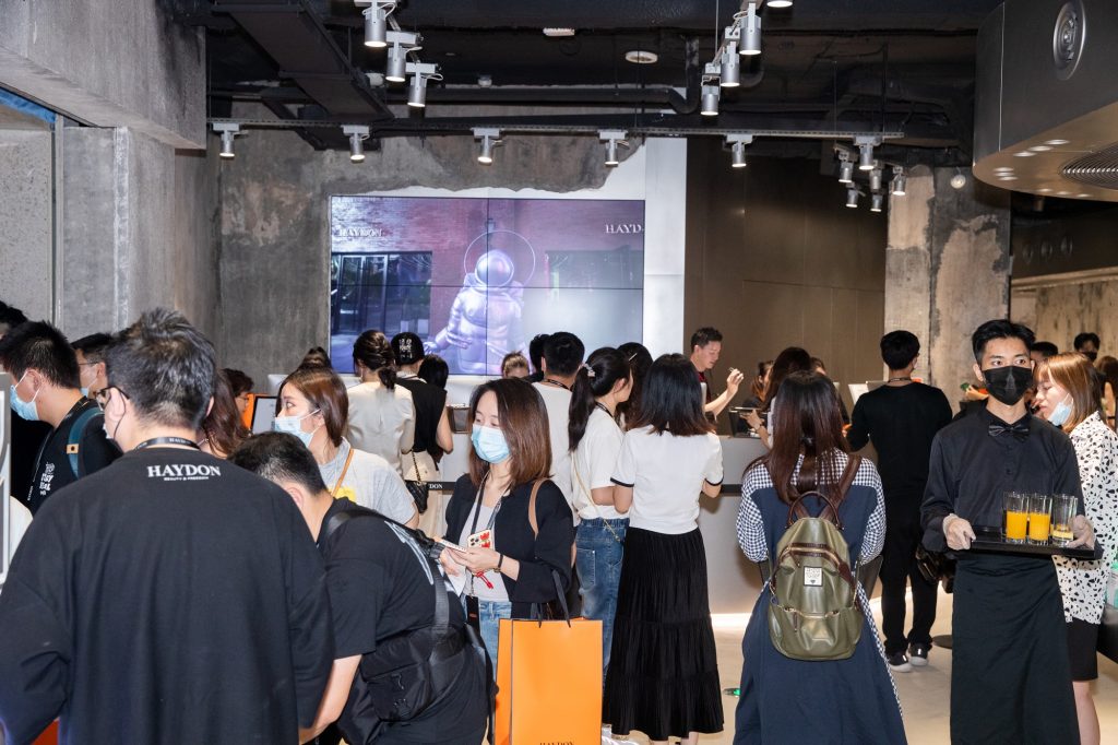全球高端美妆零售品牌HAYDON黑洞拓店狂奔,携手深圳文和友推出联合概念店