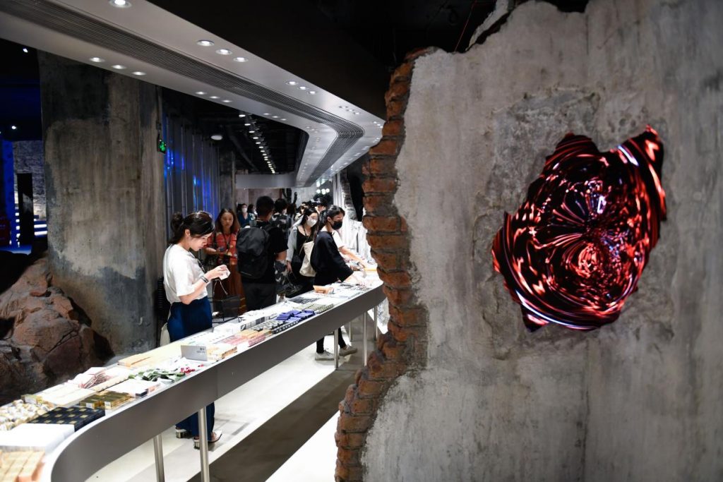 全球高端美妆零售品牌HAYDON黑洞拓店狂奔,携手深圳文和友推出联合概念店