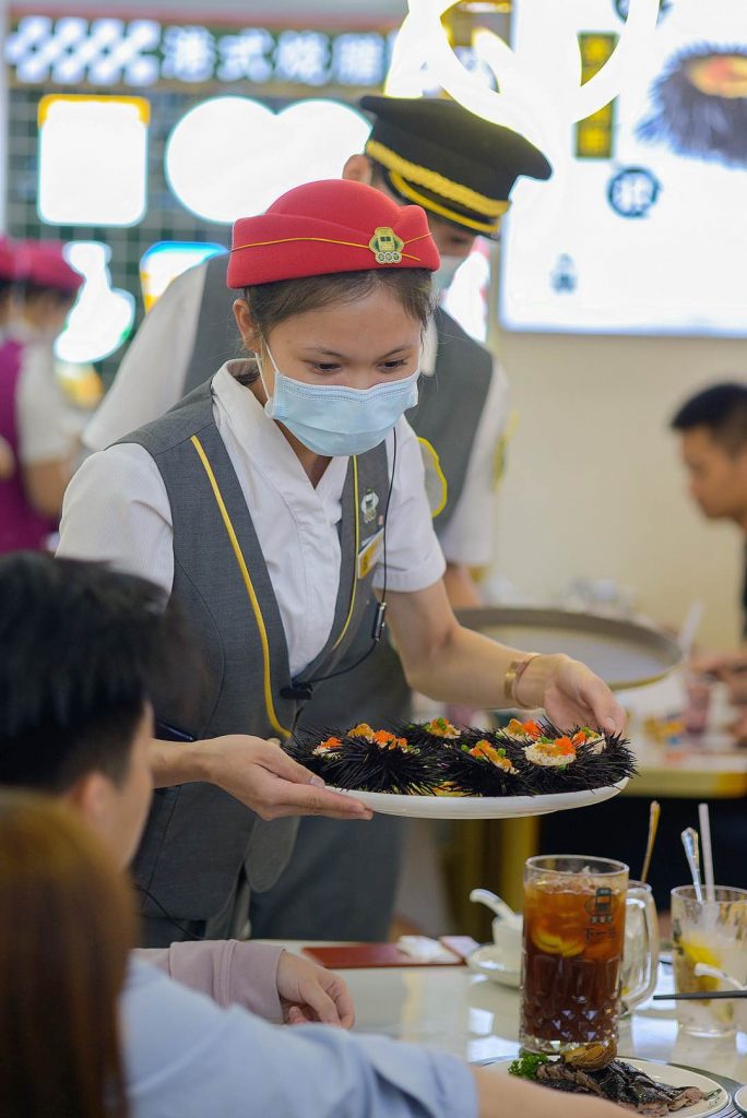 《食神》原型戴龙在深圳首创品牌 “下一站·幸福”茶餐厅罗湖田贝开业