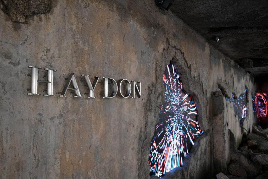 全球高端美妆零售品牌HAYDON黑洞拓店狂奔，携手深圳文和友推出联合概念店