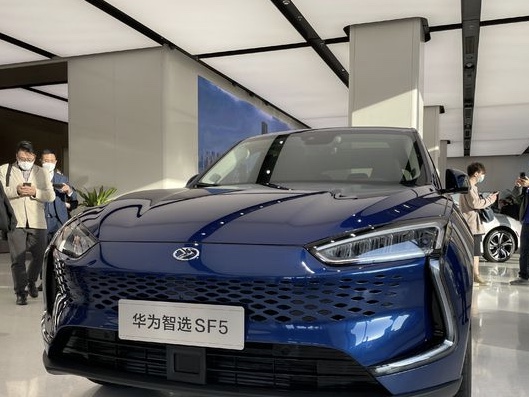 余承东：赛力斯SF5五月批量交车，售价21.68万元起