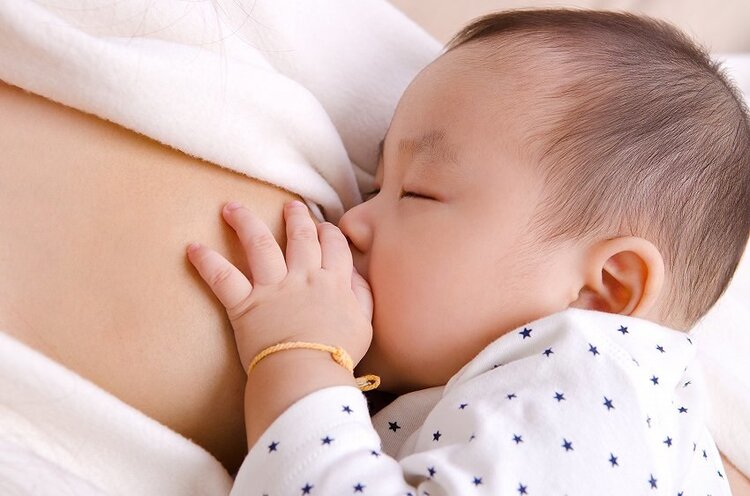喂奶方式不对，小心惹来乳腺炎