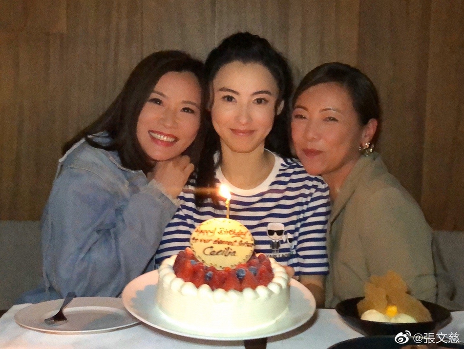 张柏芝庆41岁生日 与邓萃雯张文慈姐妹聚会