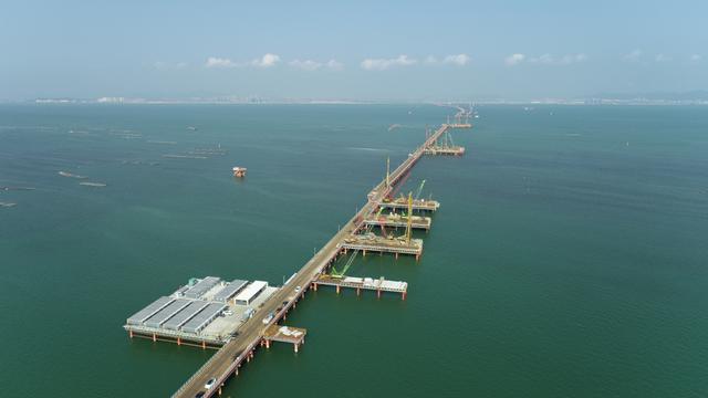 粤港澳大湾区青年建设者挥洒奋斗汗水 谱写劳动荣光