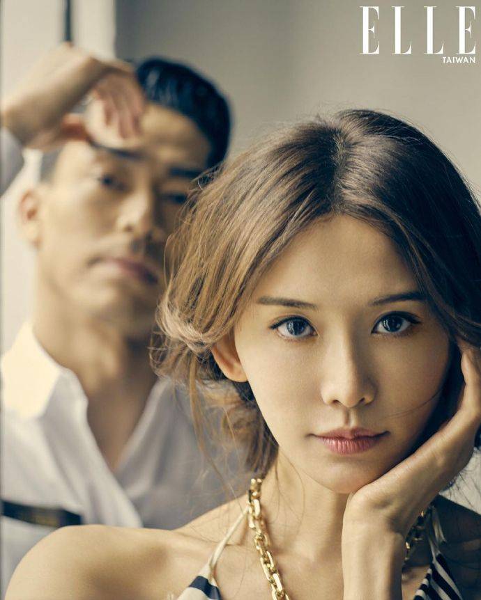 林志玲与老公合体拍大片 夫妻恩爱大秀身材