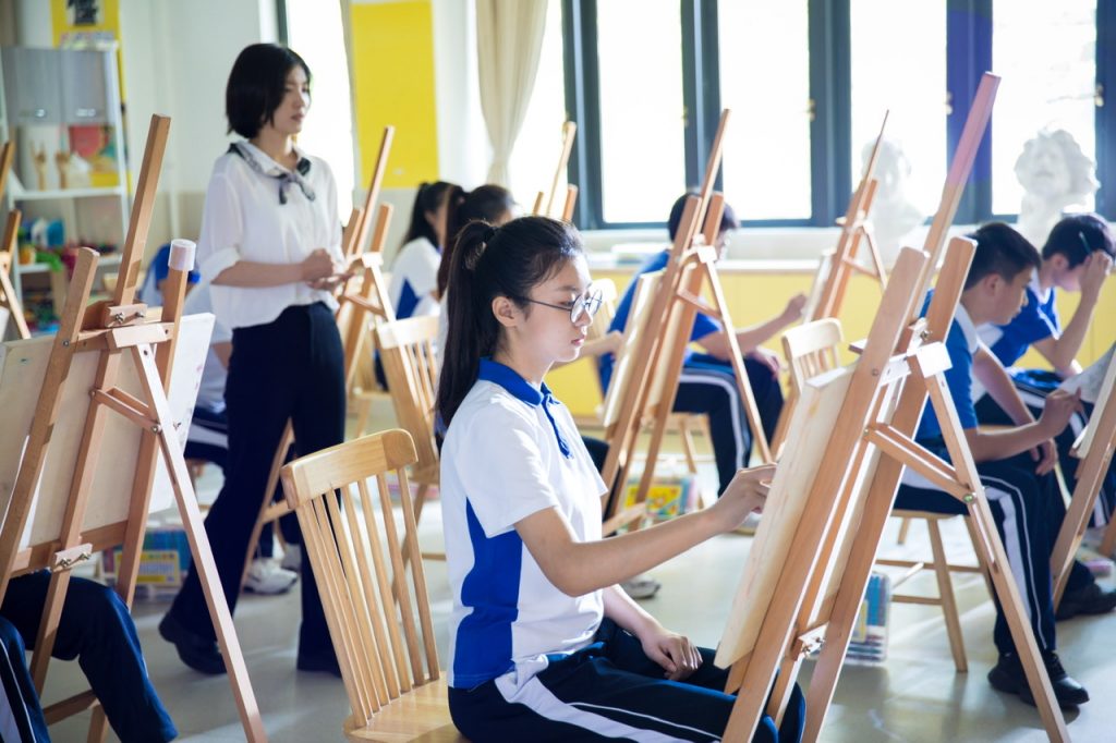直面当下教育痛点,电影《我不是学霸》在深取景拍摄