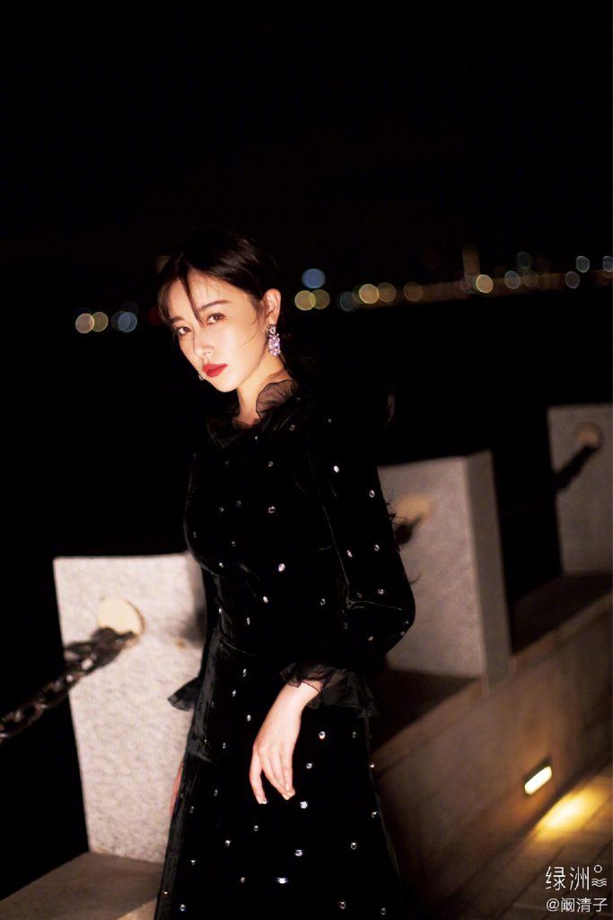 阚清子黑色礼服裙写真 网友：真人间富贵花
