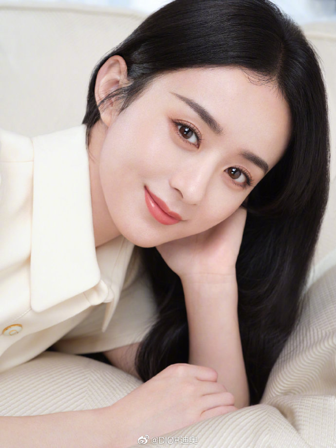 赵丽颖大片曝光 笑容温婉和煦状态佳