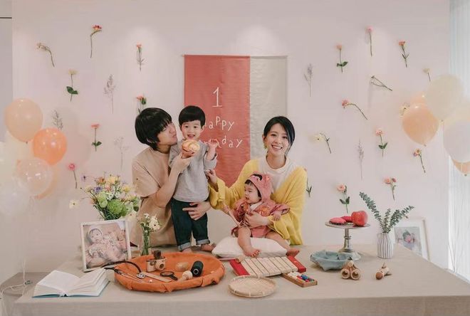 林宥嘉为一岁女儿办生日会 pippi眼睛又大又圆