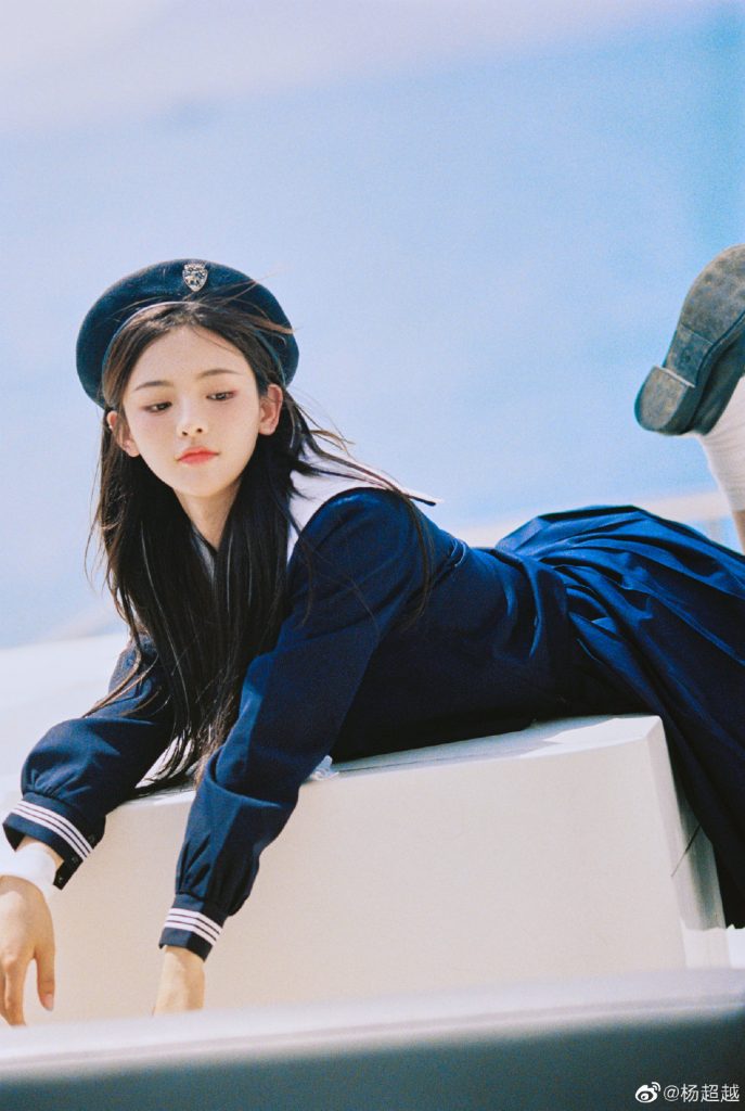 杨超越夏季水手服写真 阳光甜美学生气十足