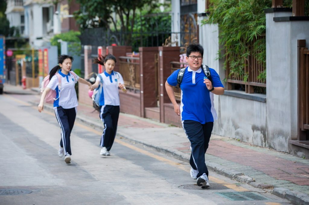 直面当下教育痛点,电影《我不是学霸》在深取景拍摄