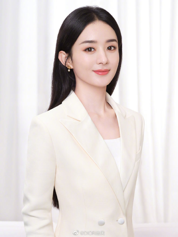 赵丽颖大片曝光 笑容温婉和煦状态佳