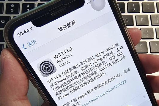 iPhone系统升级后性能退回3年前？网友吵起来了，苹果回应……