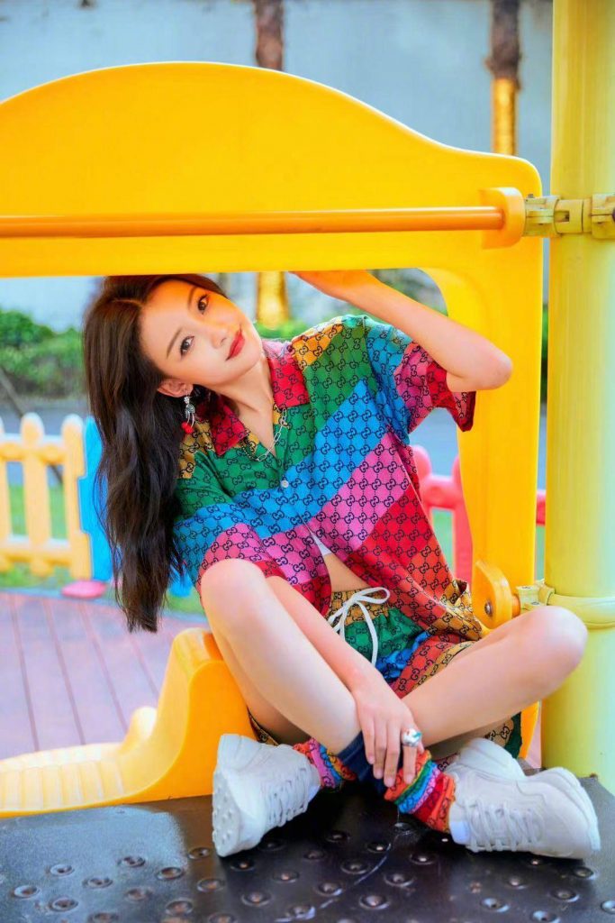 孙怡童趣彩虹生日大片 清甜少女娇俏可爱