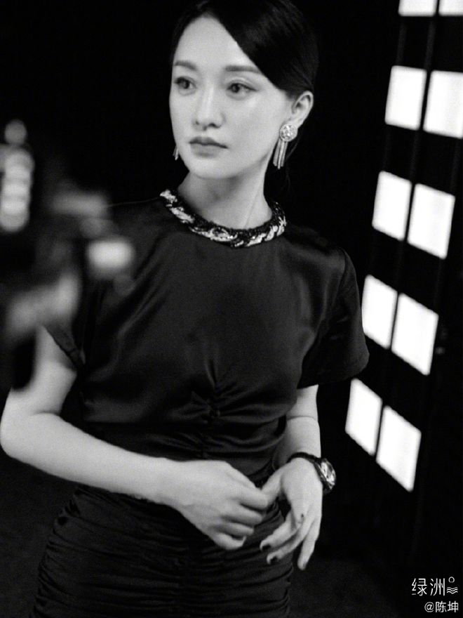 神仙友谊！陈坤晒周迅大片 夸赞“像光一样美”
