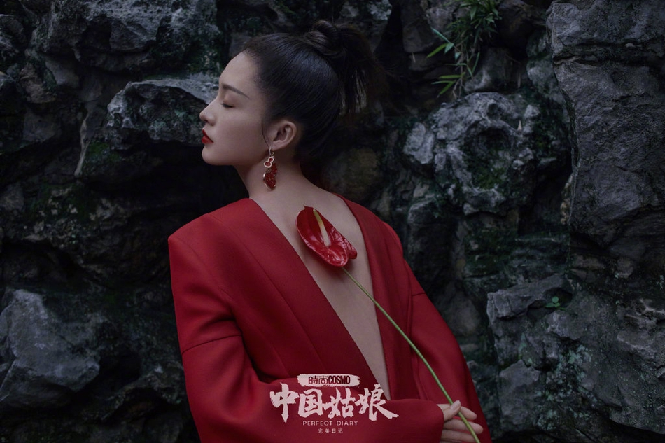 李沁园林古韵大片曝光 诠释极致东方美学
