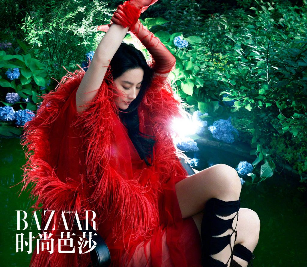 刘亦菲初夏丛林大片释出 长发飘逸柔美飒气