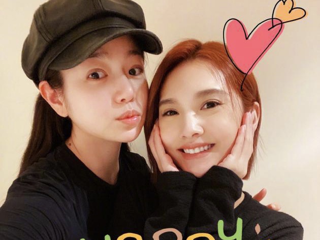 杨丞琳卡点为陈妍希庆生 两人保养超好似花季少女
