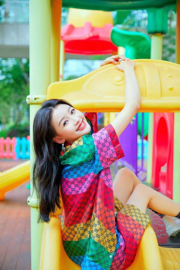 孙怡童趣彩虹生日大片 清甜少女娇俏可爱