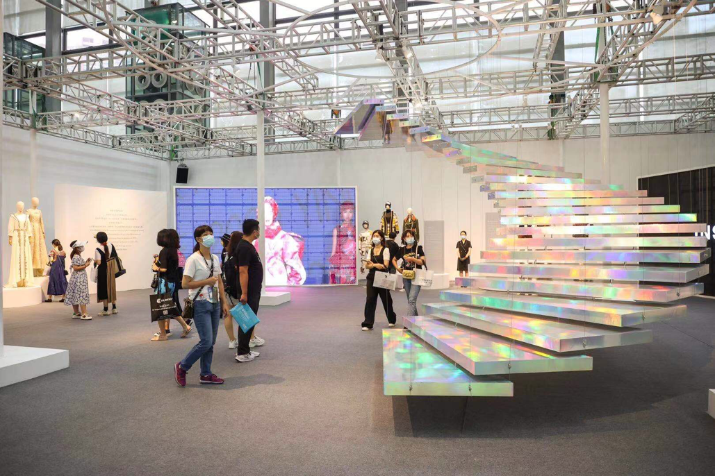 影儿集团25周年时尚艺术展——生而向上的力量