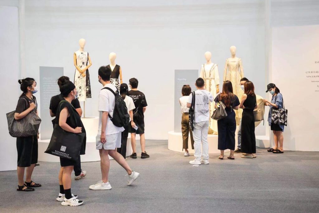 影儿集团25周年时尚艺术展——生而向上的力量