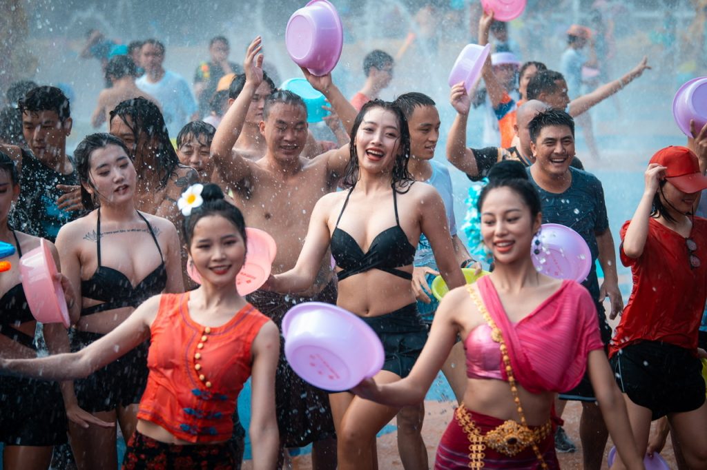 7月9日,锦绣中华第26届泼水狂欢节冰爽开泼——夜场门票特惠29.9元起