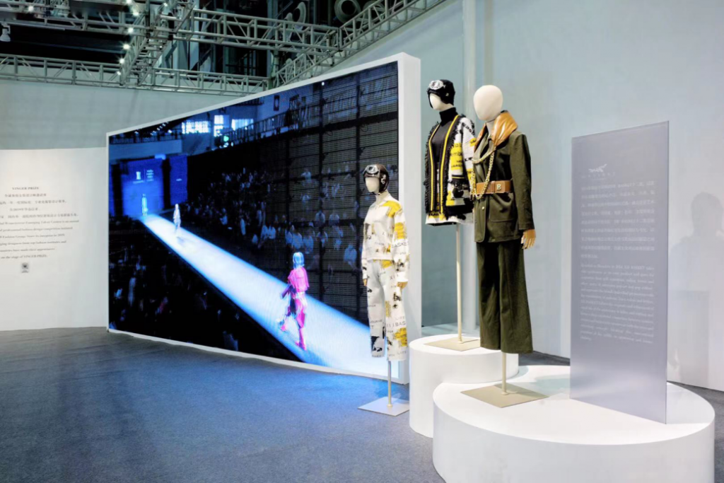 影儿集团25周年时尚艺术展——生而向上的力量