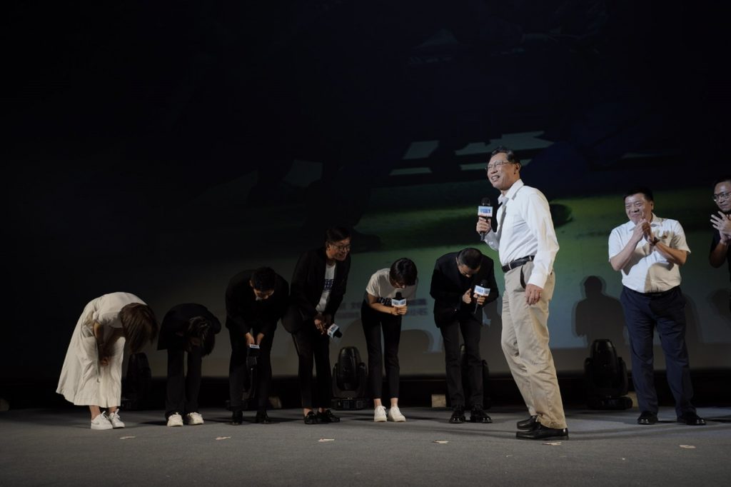 《中国医生》中山纪念堂首映感动千人 钟南山:电影展现了中国力量 票房破亿上座率领跑同档期 猫眼淘票票9.5分口碑爆棚