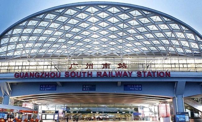 德国游客拍下广州“南站”照片，引起大家热议：中国建设很强大