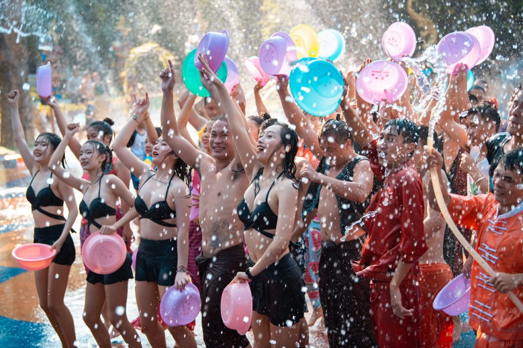 7月9日,锦绣中华第26届泼水狂欢节冰爽开泼——夜场门票特惠29.9元起
