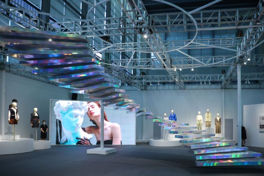影儿集团25周年时尚艺术展——生而向上的力量