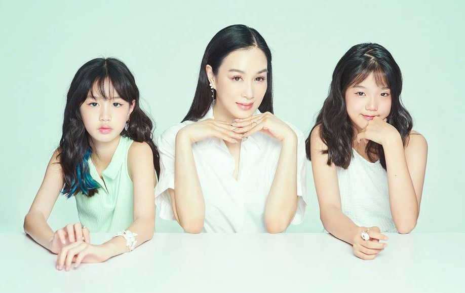 钟丽缇与女儿们拍写真 模样可爱颜值都太高